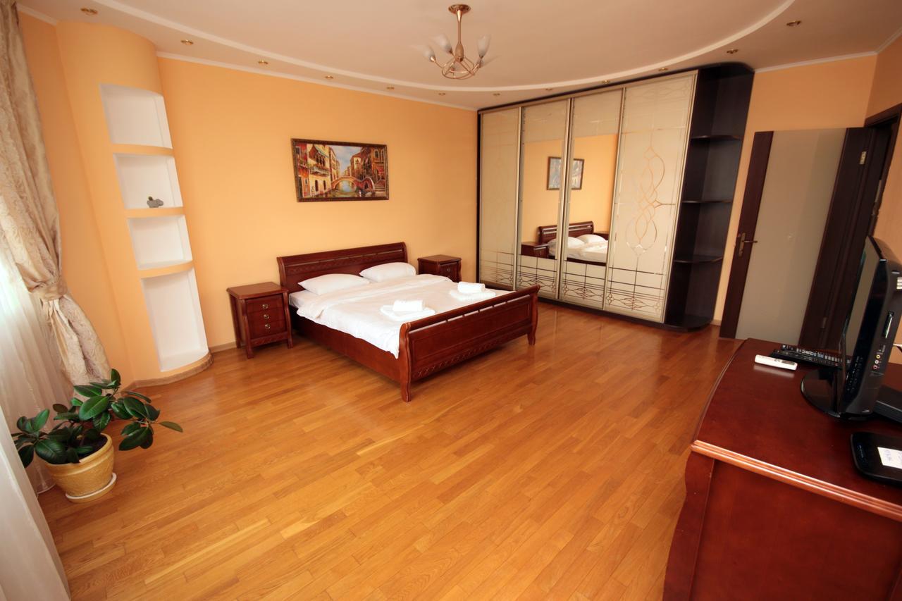 Inn Home Apartments - Livoberezhna Kiev Exterior photo
